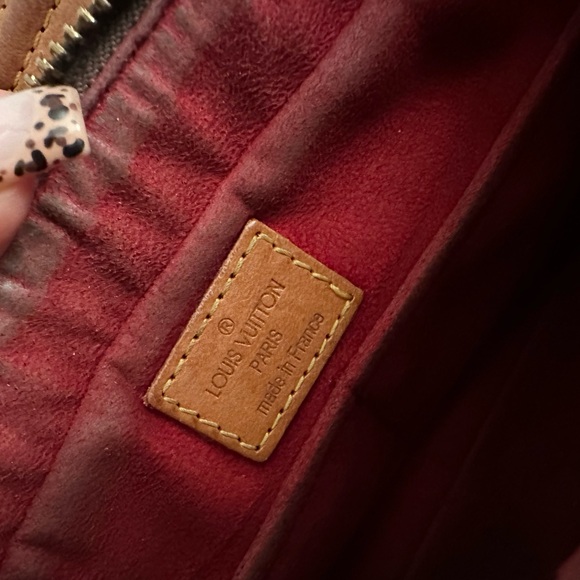 Authentic Vintage Louis Vuitton Viva Cite MM - Picture 7 of 10